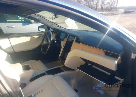 2019 Tesla Model S 100D/75D/Long Range/Standard Range z USA, uszkodzony, nr VIN 5YJSA1E2XKF331744